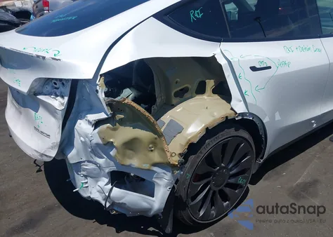 2022 Tesla Model Y Performance Dual Motor All-Wheel Drive from USA, damaged, VIN 7SAYGDEF2NF558690